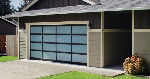 Residential-Luma Classic 7400 black w- white windows