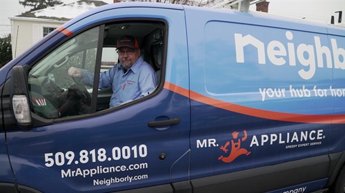 Gallery Image Mr._Appliance_of_Spokane_Valley_with_a_Master_Technician_and_His_Company_Van.jpg