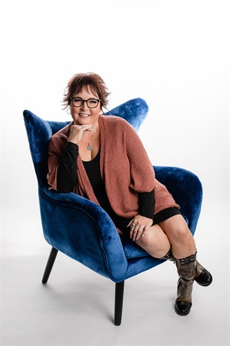 Gallery Image resized_chair_chin1(1).jpg