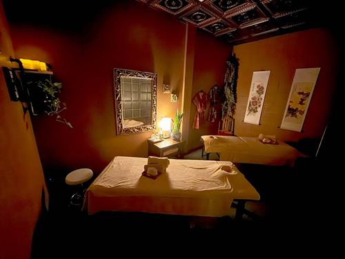 Gallery Image CouplesRoom1500x1125.jpg