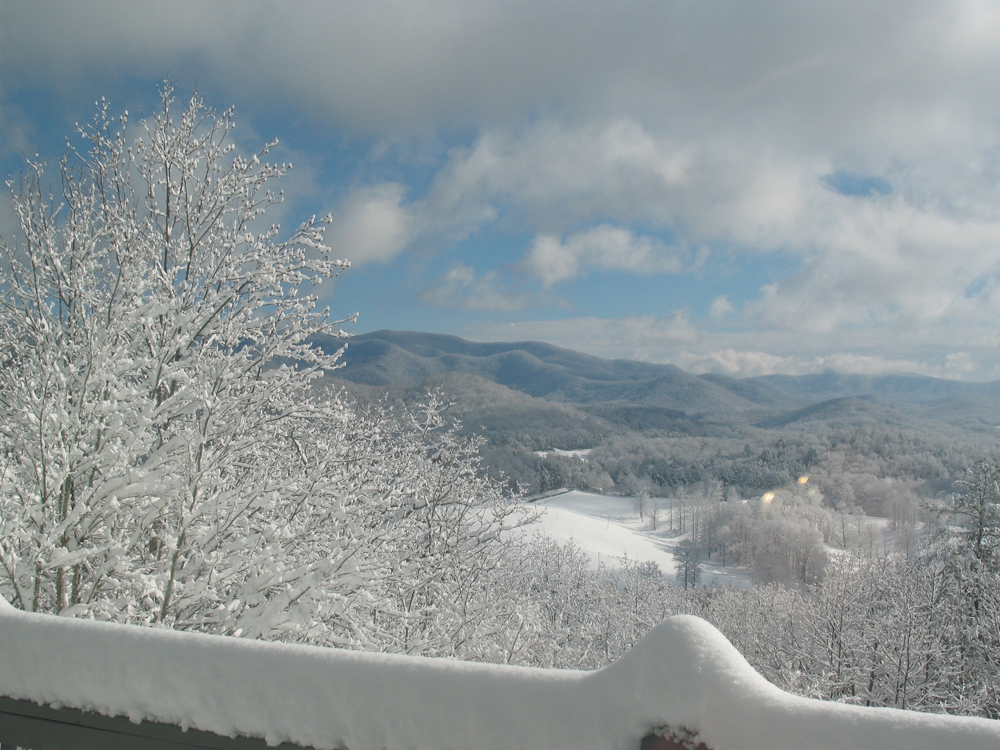 Winter Staycation or Valentine's Day Getaway - Winter is a great time to be in Blairsville!