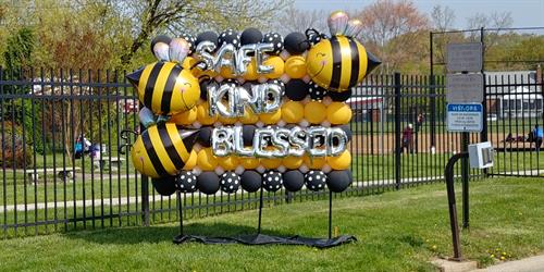 outdoor decor, celebrations, bee day