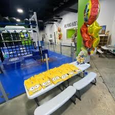 We even offer KidStrong Birthday parties! What you get: Dedicated use of entire facility 1 ½ hour private party Ages 1-11 Two dedicated coaches Action packed custom KidStrong experience Flexibility to bring your choice of cake, food, and drinks Set-up and clean-up included