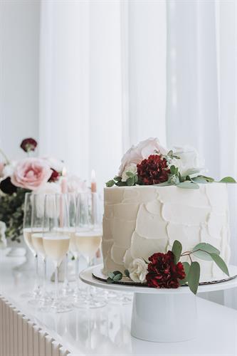 Small Rustic Style Romantic Wedding Cutting Cake