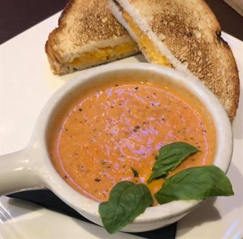 Tomato Basil Soup w Grilled Cheese