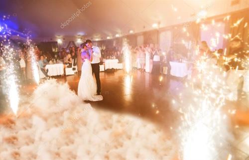 Gallery Image depositphotos_90052108-stock-photo-beautiful-wedding-dance.jpg