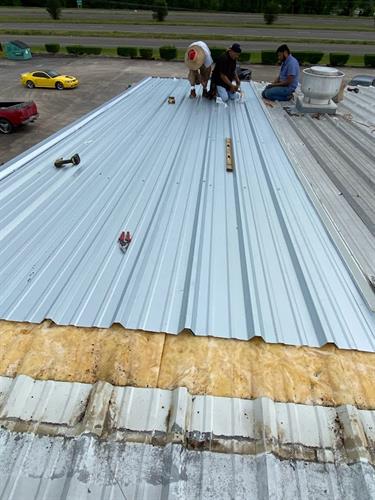 Installing a Metal Roof on a commercial building