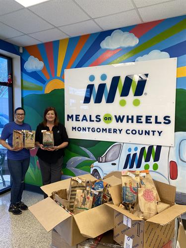 Primrose Schools of The Woodlands and Spring is giving back to the community in a BIG way every month. Students within our 7 schools will create the most adorable Breakfast Bags for homebound seniors with Meals on Wheels