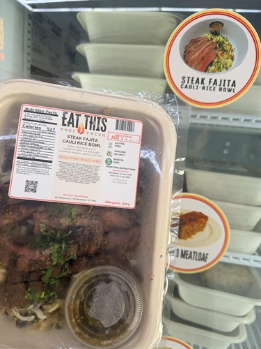 Steak Fajita Cauli Rice Bowl. A ready to heat meal with ingredients and macros on the label.