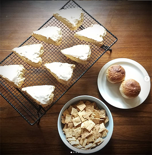 Crackers, rolls, and scones Crackers, rolls, and scones