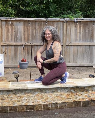 Gallery Image Carola_picture_by_the_pool.jpg