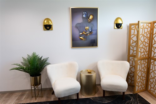Consult room decor