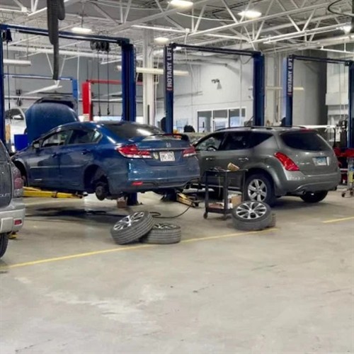 Gallery Image Old-Orchard-Nissan-inside-service.jpg