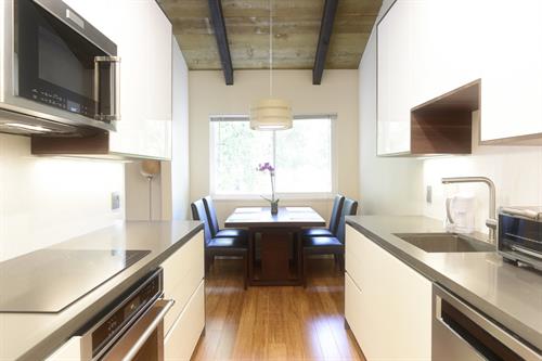 Kitchen: Mountain View, California Interior Remodel