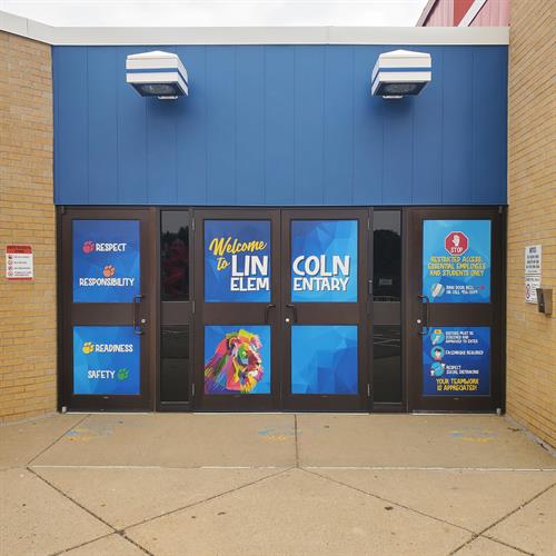 Gallery Image Lincoln_Elementary_Front_Doors.jpg