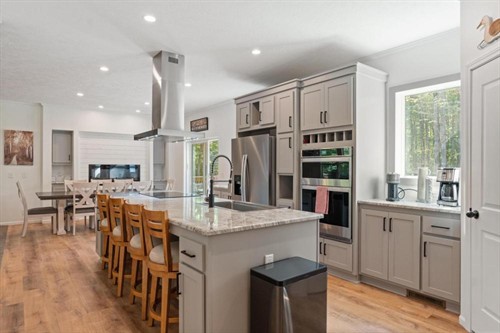 Full kitchen with an island that seats four