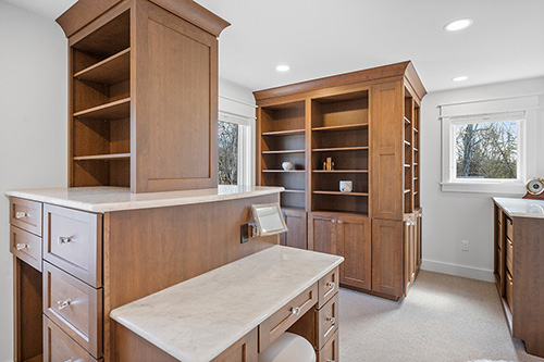 Gallery Image Craftmark-Construction_custom-walk-in-closet.jpg