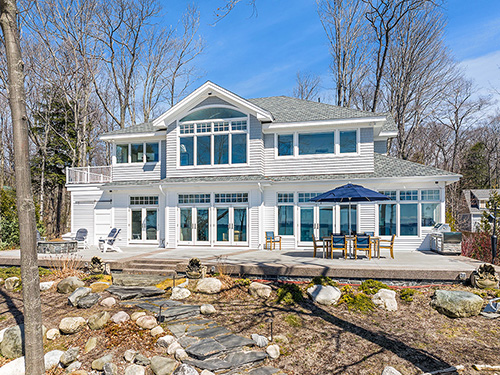 Gallery Image craftmark_cottage_lakefront.jpg