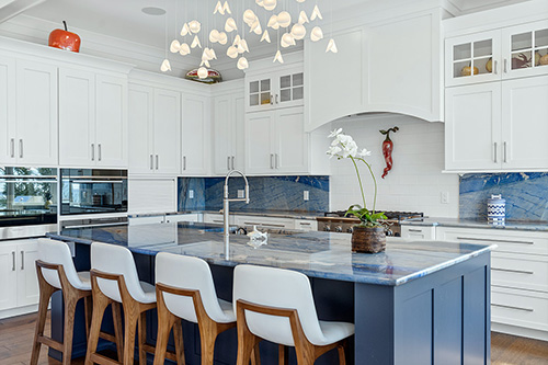 Gallery Image craftmark_harbor-springs_cottage_kitchen2.jpg