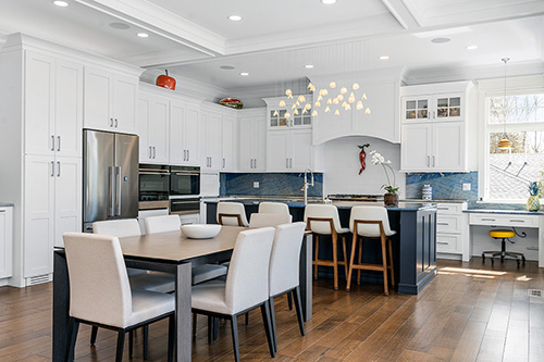 Gallery Image craftmark_harbor-springs_cottage_kitchen3.jpg