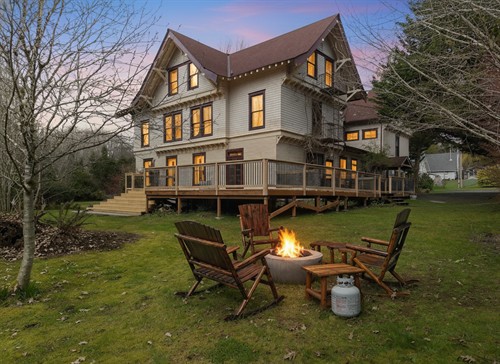 Gallery Image mccleary-hotel-firepit-exterior-dusk.jpg.jpg