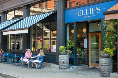 ellie's eatery entrance 