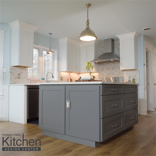 Kitchen with two tone cabinetry