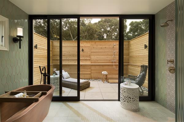 Private Outdoor Bath Patio - Villa Suites