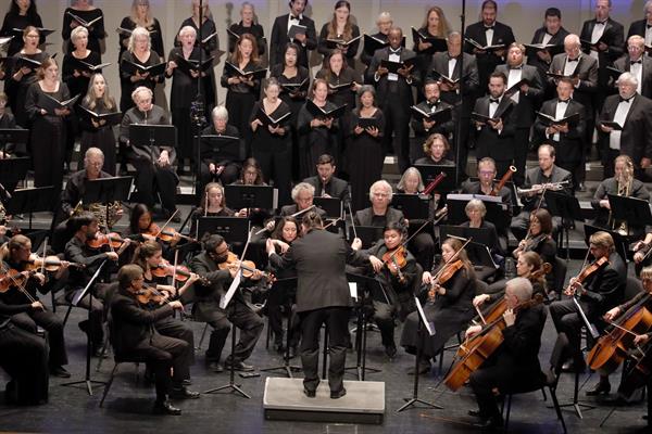 I Cantori performing in concert
