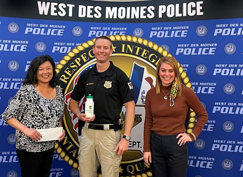 Gallery Image WDM_POLICE_DEPT_BIKE_RIDE_DONATION(1).jpg