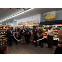FAREWAY HOSTS RIBBON CUTTING CEREMONY FOR  NEW WEST DES MOINES STORE ON MILLS 
