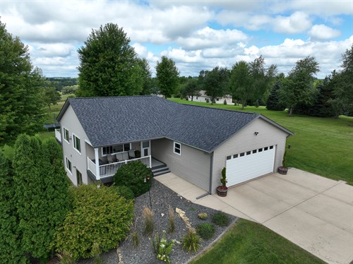 This New Glarus home was updated with a new Certainteed Moire Black roof. 