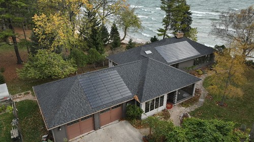 A stunning lakeside upgrade, this Sheboygan home now powers itself with a new Solstice Shingle roof. 