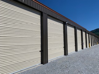 Large RV units with 4.26 meter high doors Large RV units with 4.26 meter high doors