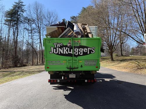 Gallery Image Junkluggers_Truck.jpg