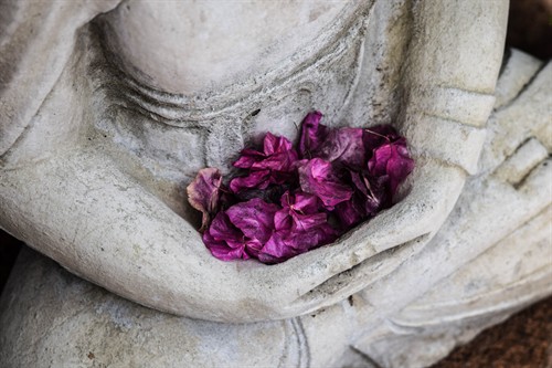 Gallery Image flowers_in_statue.jpg