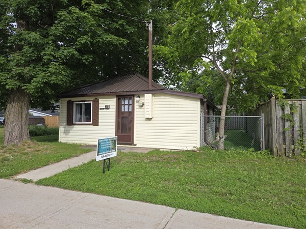 Gallery Image Front_5.jpg