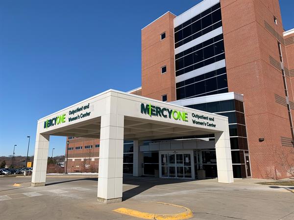 MercyOne Waterloo Medical Center - Outpatient & Women's Health entance