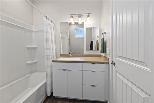 Gallery Image 9197f094-0f87-4ce6-a5d3-b1a23e31911f.jpg