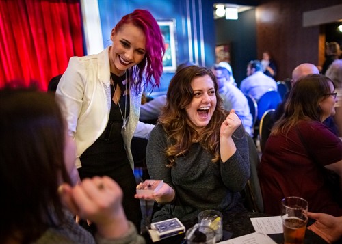 Gallery Image Paige_Thompson_performing_table_magic_at_Chicago_Magic_Lounge_photo_by_James_Murphy_Trainman_Photography.jpg