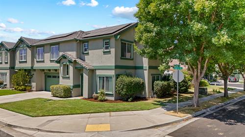 998 E J St, Oakdale (Sold)