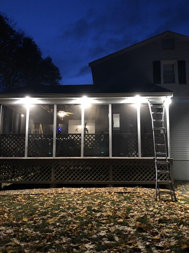 Gallery Image Soffit_lights.jpg