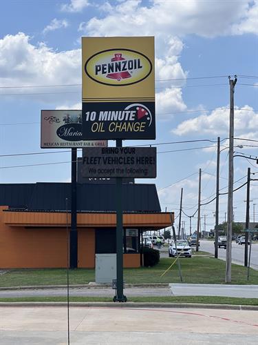 Digital Pennzoil sign with running specials.