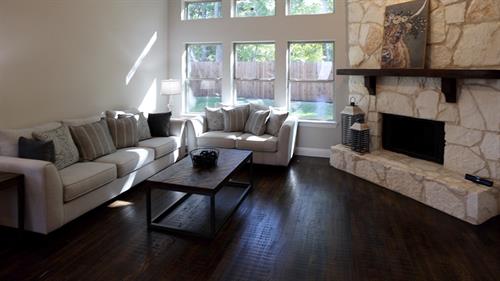 Gallery Image living_room_2-3.jpg