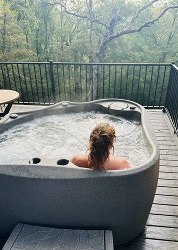 Gallery Image Firefly_2_hot_tub.jpg
