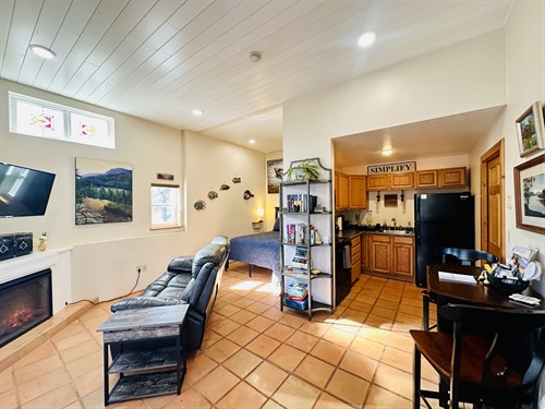 Gallery Image IMG_8132.jpg