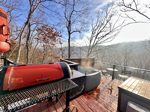 Loft Smoker and Hot Tub