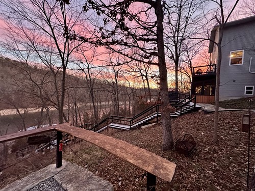 Lake View Bar & Lounge View of Loft and Terrace