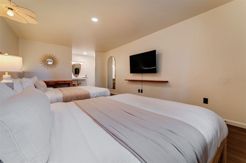 Gallery Image 17._Room.jpg
