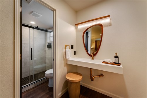 Gallery Image 25._Bathroom_(1).jpg